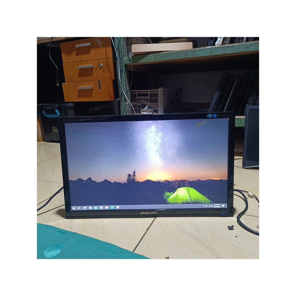 Monitor LCD 19 inch tanpa kaki