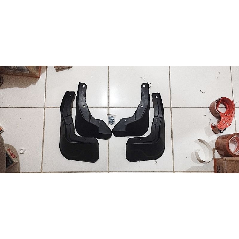 MUD GUARD CALYA/SIGRA DEPAN BELAKANG SET