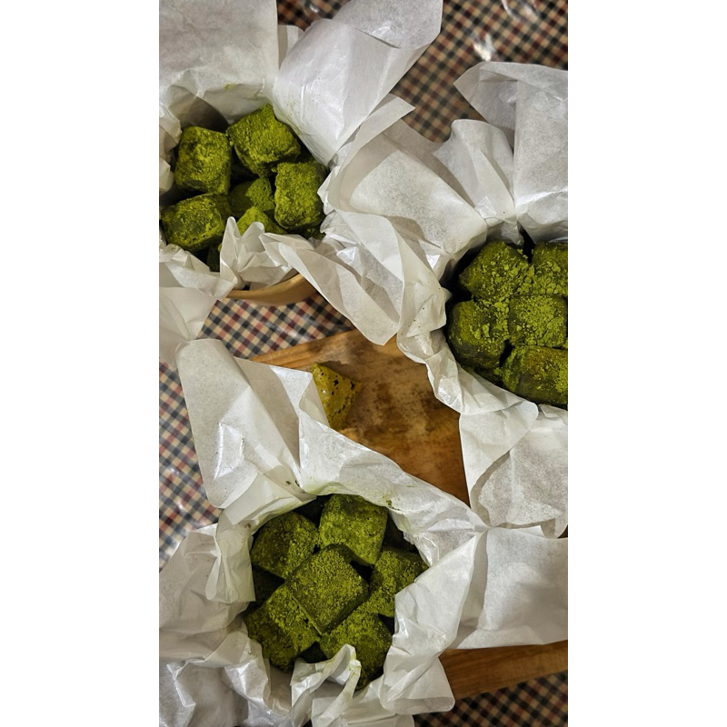 

Bitter Ceremonial Grade Matcha Brownie Bites (16 mini pieces/biji/pack)