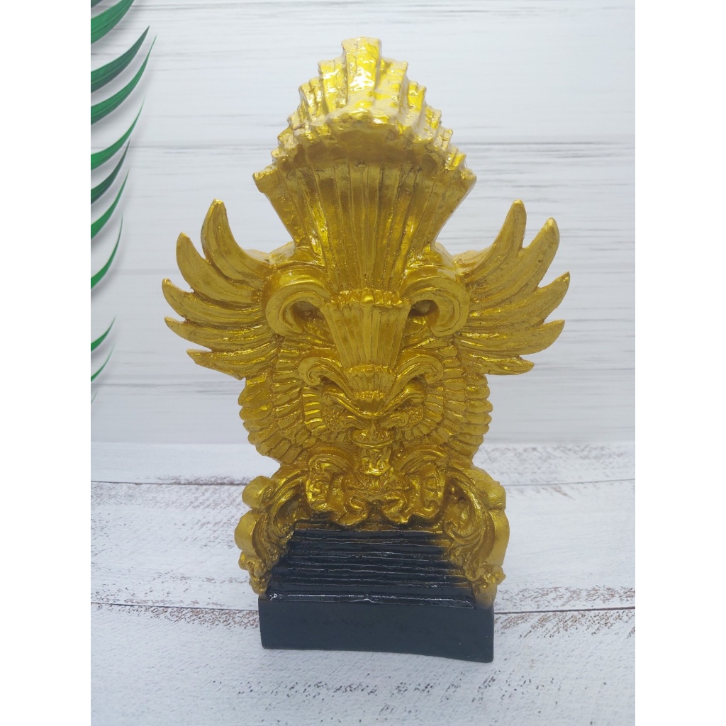 Miniatur pajangan ruang tamu aesthetic patung garuda wisnu kencana GWK Bali warna emas hitam
