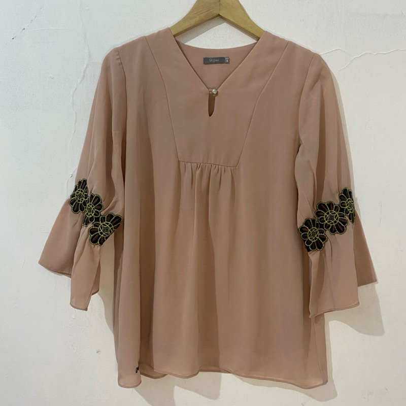 [Preloved] Blouse Cream krem st yves atasan cakep