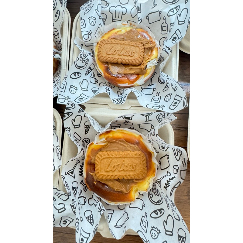 

RB BASQUE BURNT CHEESE CAKE - Original / Nutella / Lotus / Stroberi