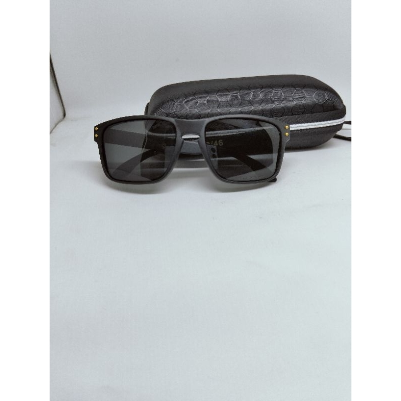 kacamata OAKLEY lensa polarized