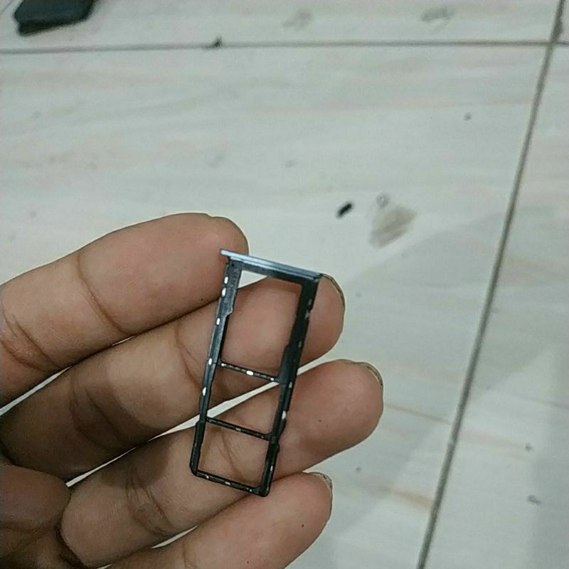 simtray bekas narzo 20
