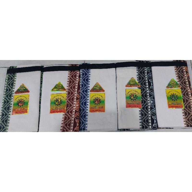 Sarung Papua Mas Putih