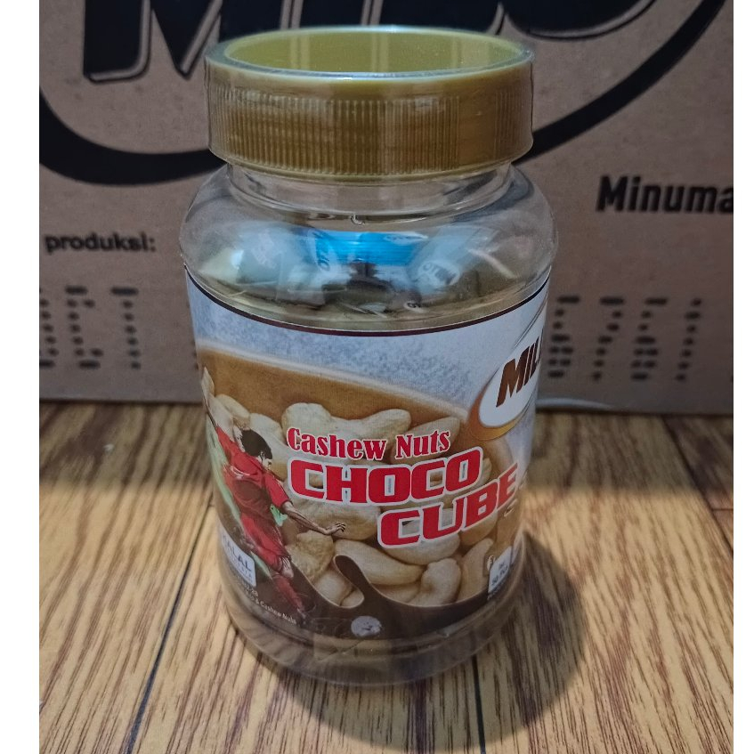 

Millo Cube Lokal Kacang Mede/Cashew Nuts 1 Toples (Isi 50 Cube)