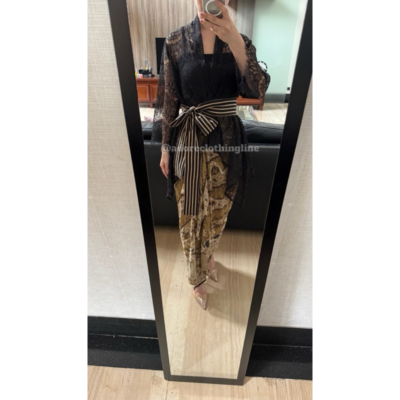 Adore Setelan Kebaya Rok Batik Outer Lace Hitam