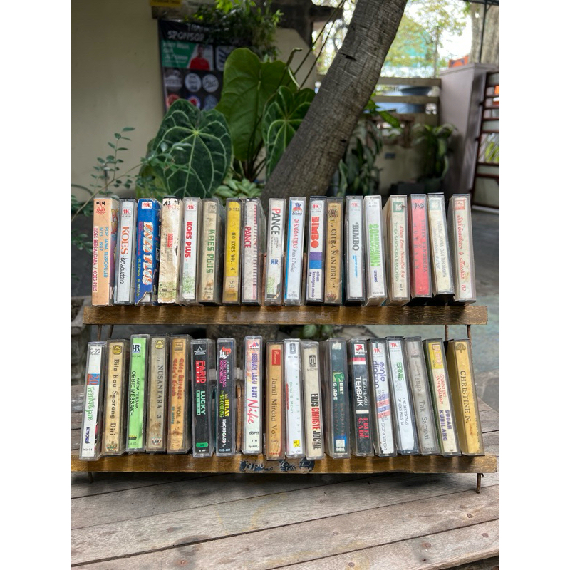 Cassette / Kaset Pita Jadul Isi 36 Buah dan Rak Kaset Susun Dua
