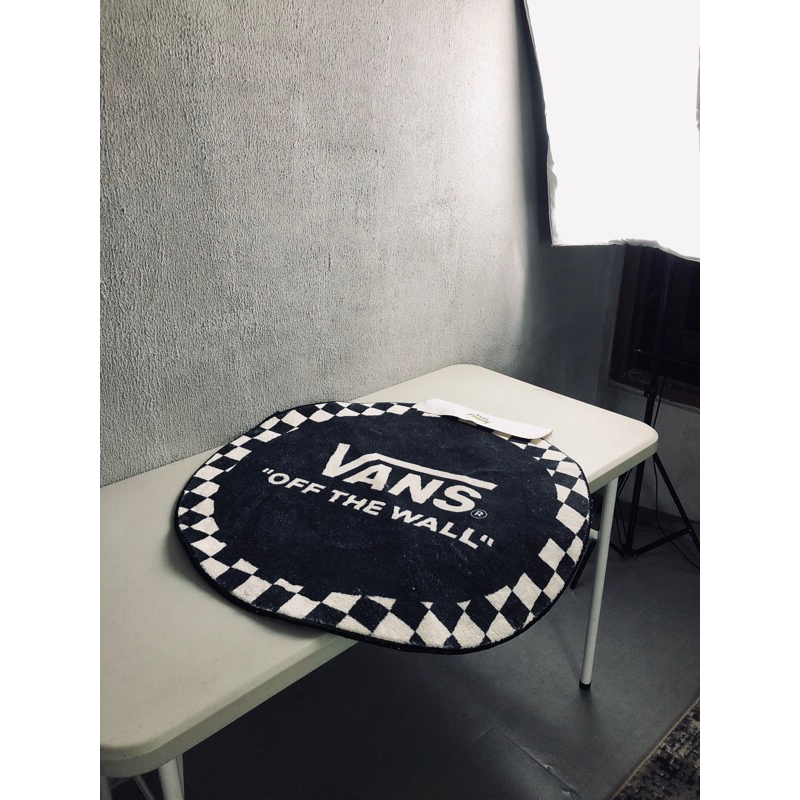 karpet vans off the wall