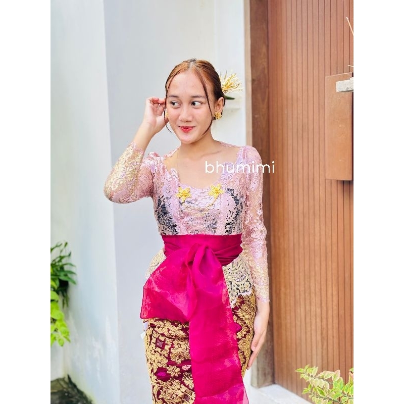 kebaya wisuda/kebaya tile/kebaya brokat/kebaya bali