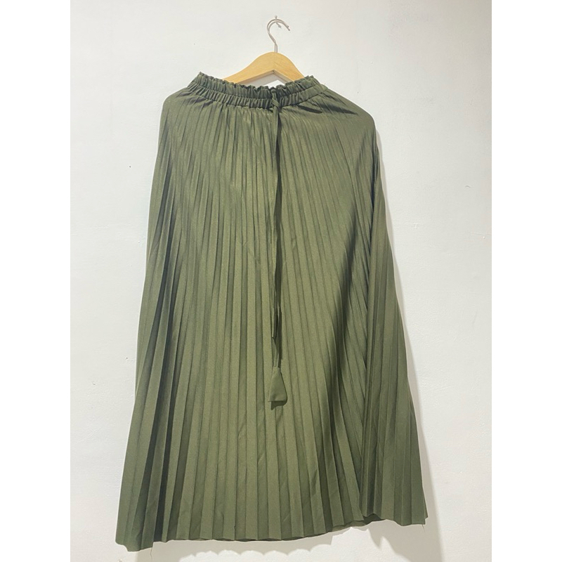 preloved rok plisket panjang warna hijau army