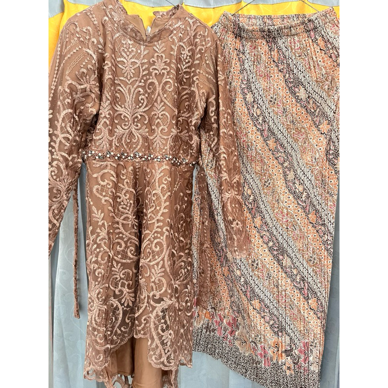 PRELOVED One Set Kebaya Wisuda