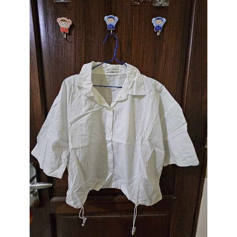 kemeja putih serut COLORBOX