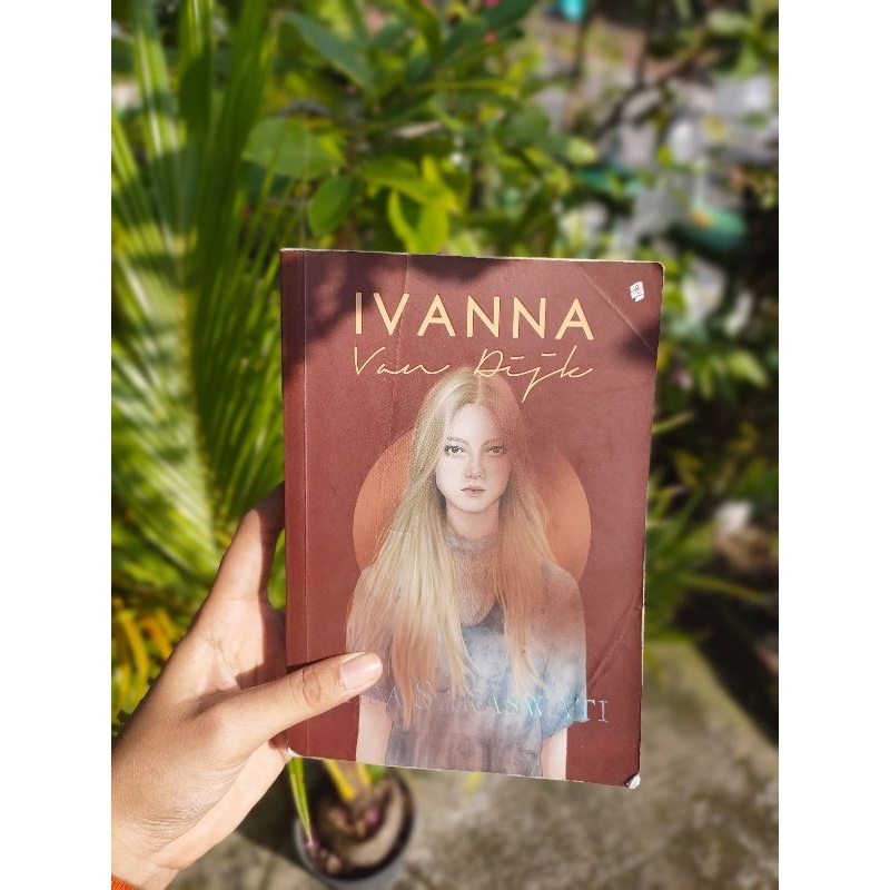 Preloved Novel "Ivanna" Risa Saraswati