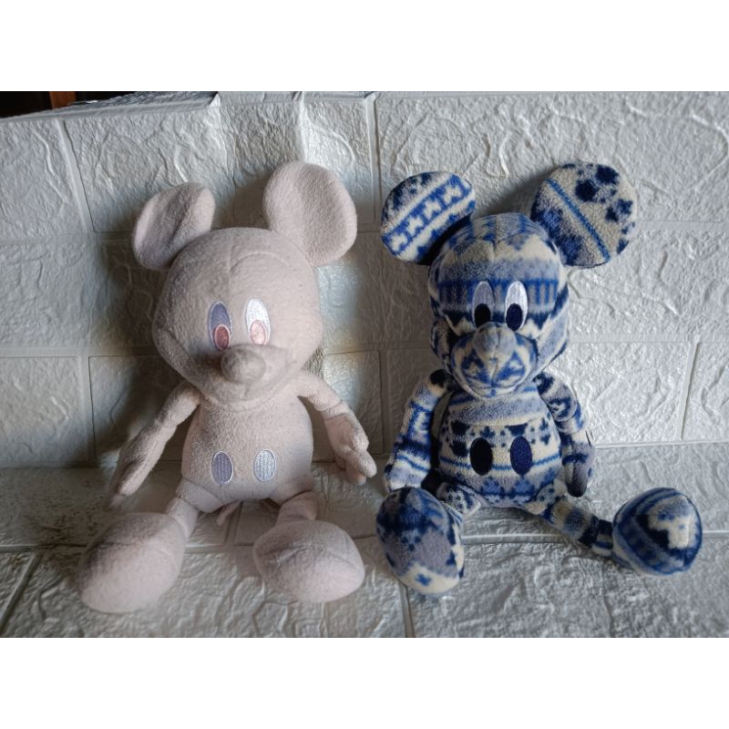 Boneka Mickey Mouse Disney Uniqlo T-ARTS ukuran 25 cm