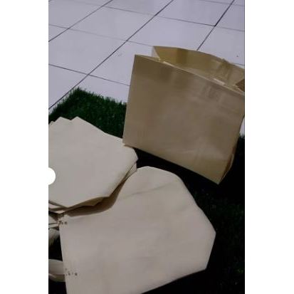 

Handle Box model Landscape uk 42x30x20 / Tas spunbond / Goodie bag Polos