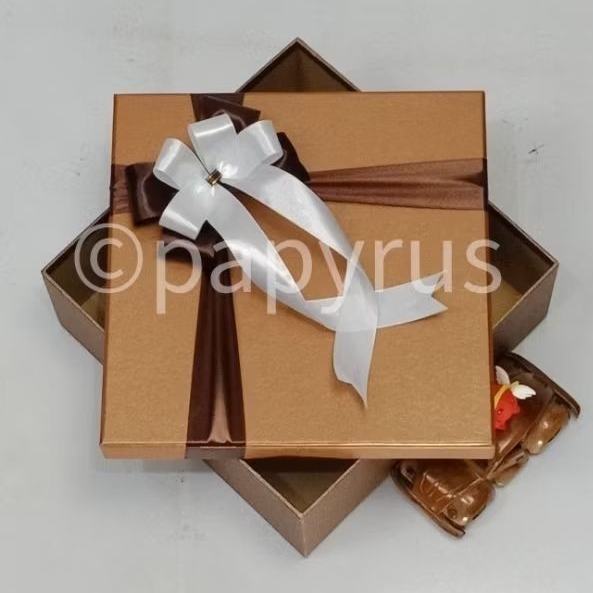 

PAPYRUS Kombinasi 25x25 Tinggi 5cm Kotak Kado Gift Box Hadiah V2