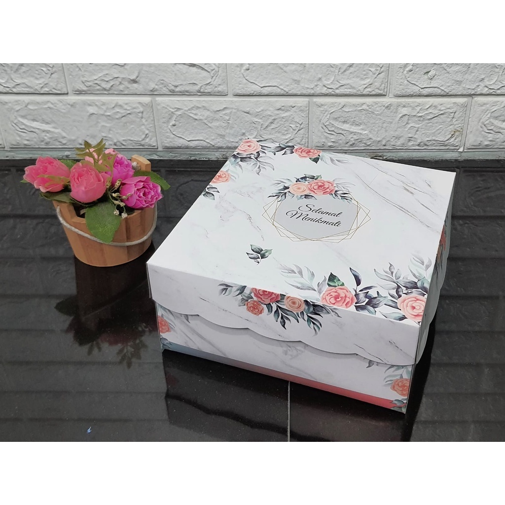 Box Nasi Kotak / Box Catering (Motif Bunga) Uk. 22 x 22 x 10 cm