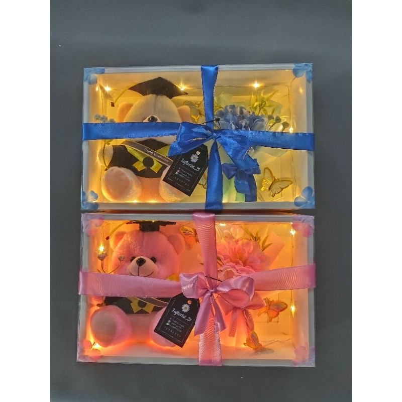 

Gift Box Wisudah Cantik