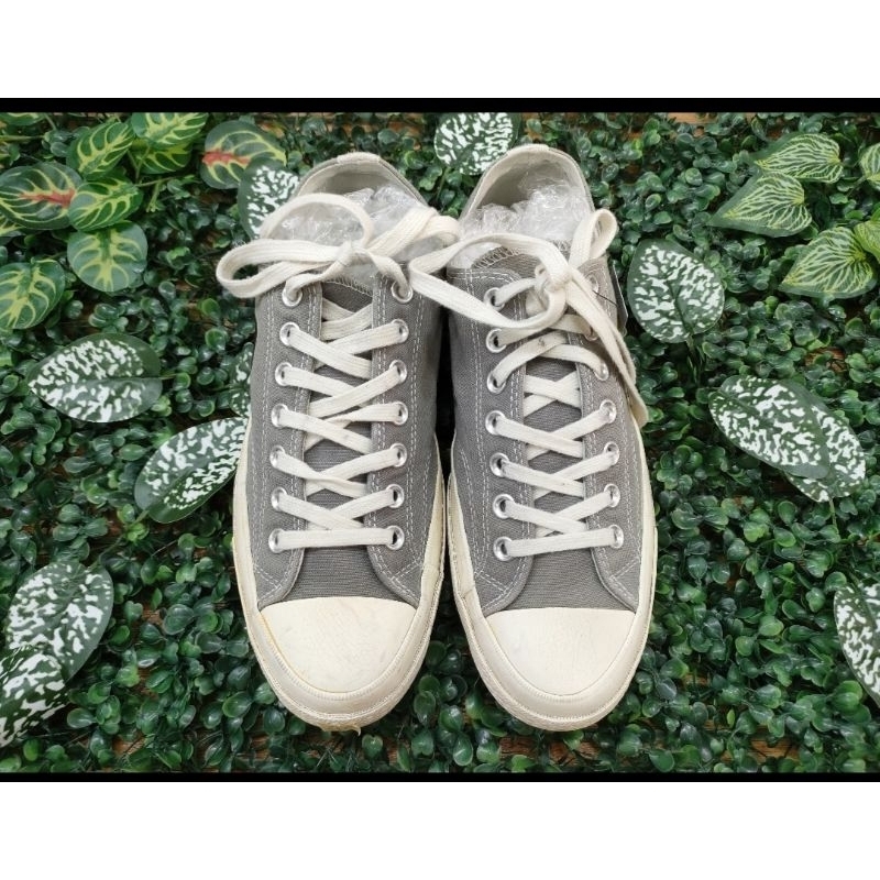 SALE  SEPATU SECOND CONVERSE CHUCK TAYLOR LOW MOTIF ABU-ABU SIZE 42