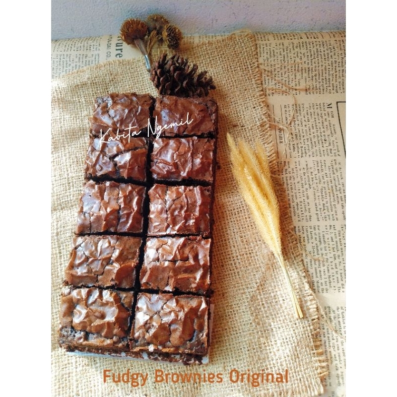 

FUDGY BROWNIES ORIGINAL/Tanpa Toping/Brownies Panggang,Size 20x10cm