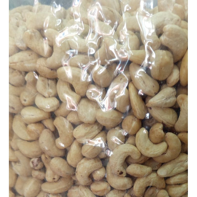 

Kacang Mete Super Kendari Sulawesi Tenggara mentah