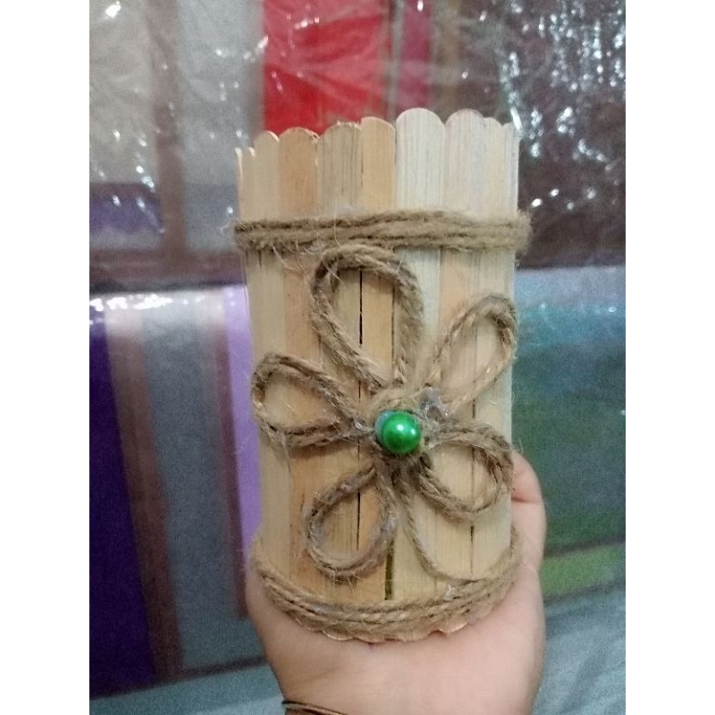 

prakarya dari tempat pensil dari stik es krim