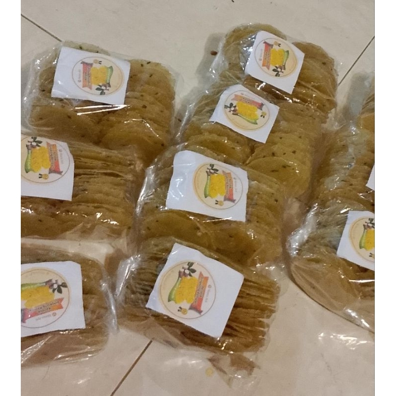 

Keripik singkong rempah isi 50 keping berat 36,7 gram.