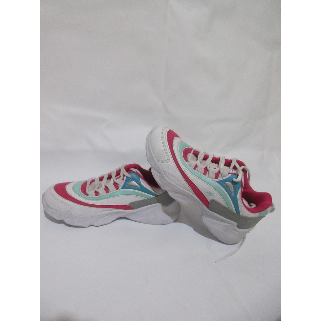 Sepatu Pro Att, Sepatu olahraga sneakers Lip 501