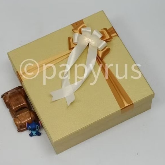 

PAPYRUS 30x30 Tinggi 10cm Kotak Kado Gift Box Hadiah V2