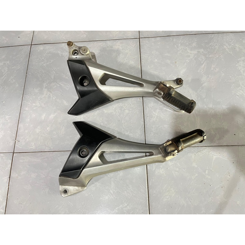 Postep Bostep Belakang Supra X 125 Cakram Dudukan Fosststep Kanan Kiri ORI