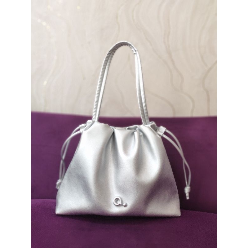 Muva cloud silver Tote bag