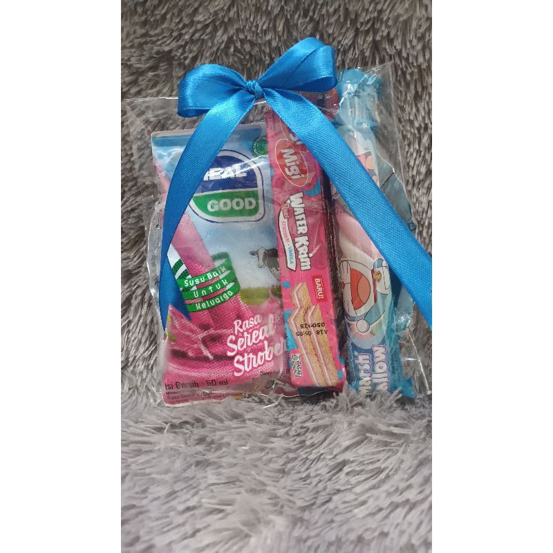 

Mini gift snack murah/ Mini gift snack hampers/ mini gift snack ultah