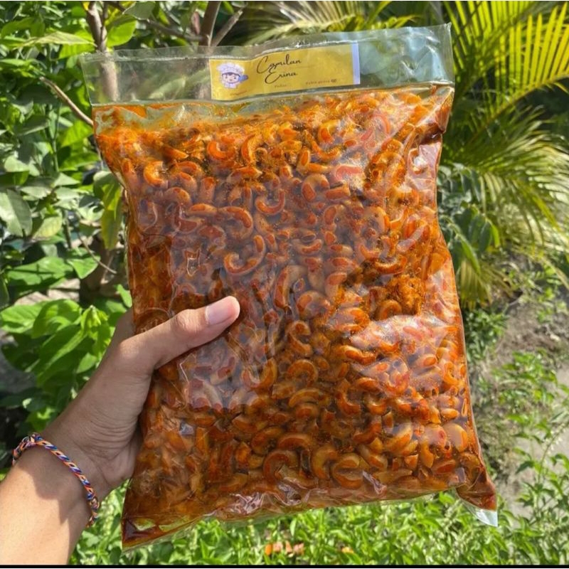 

makroni cikruh pedas daun jeruk 200 gram, 500 gram, 1 kg.