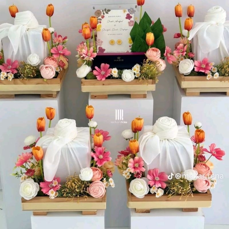 

Kotak Hantaran / Kotak Seserahan