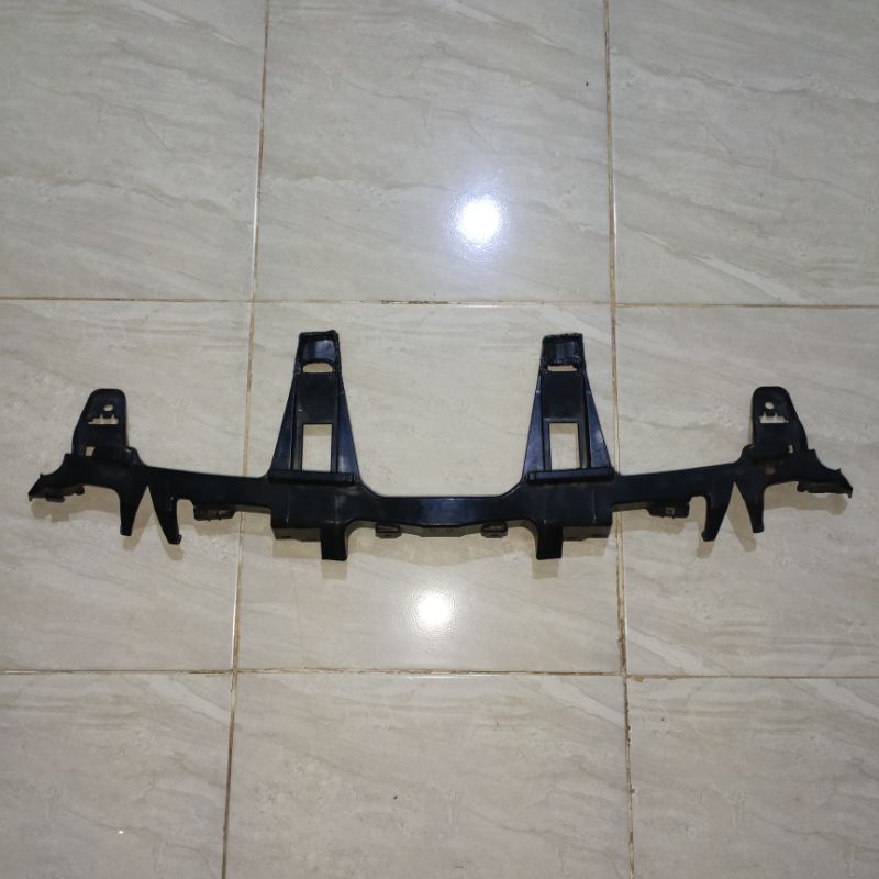 BREKET GRILL INNOVA REBORN 2016-2020 ORIGINAL