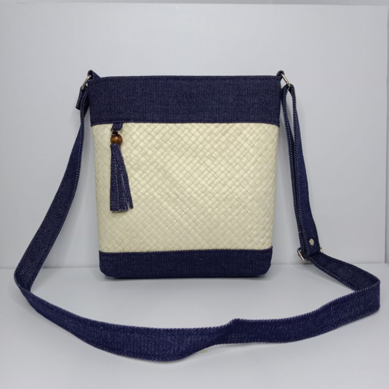 Tas anyaman pandan / Tas pandan / Tas pandan selempang / Tas pandan selempang rawis / Tas selempang 