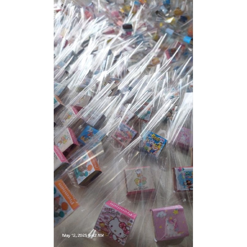 

Coklat karakter sendal capit coklat dadu murah coklat souvenir