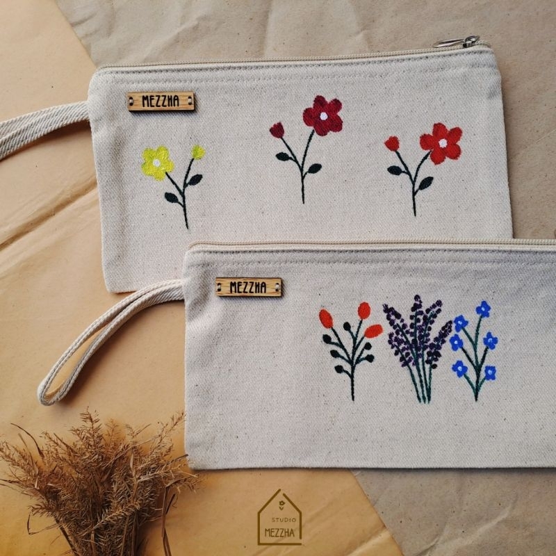 

POUCH PAINTING | TEMPAT PENSIL KANVAS LUKIS HANDMADE