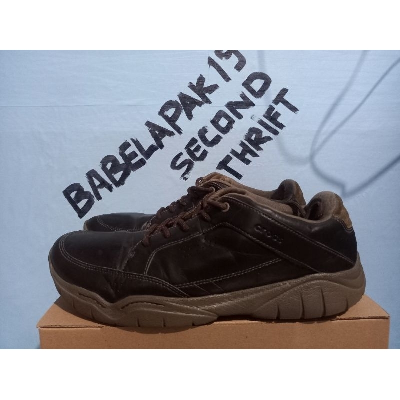 Sepatu Crocs Casual Kulit