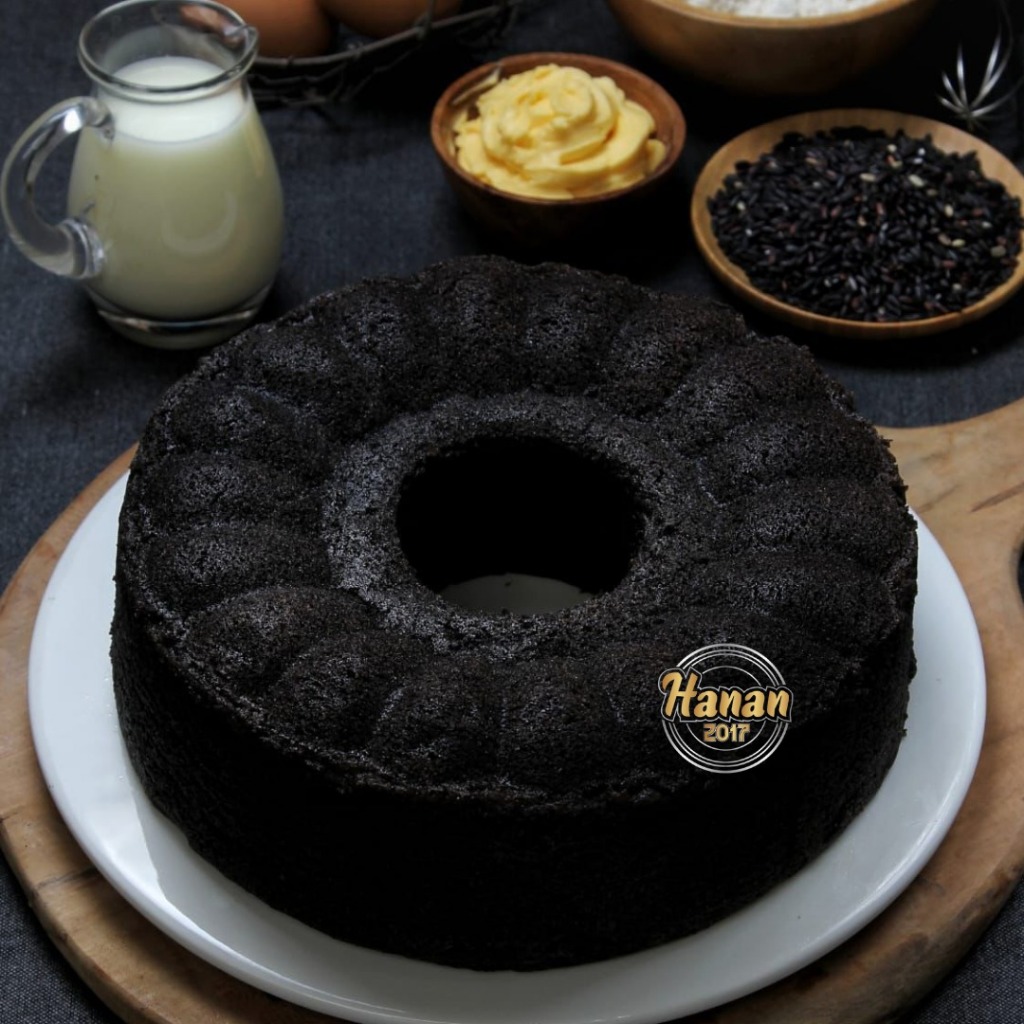 

Bolu Ketan Hitam Bulat - Hanan Cake Official Seller