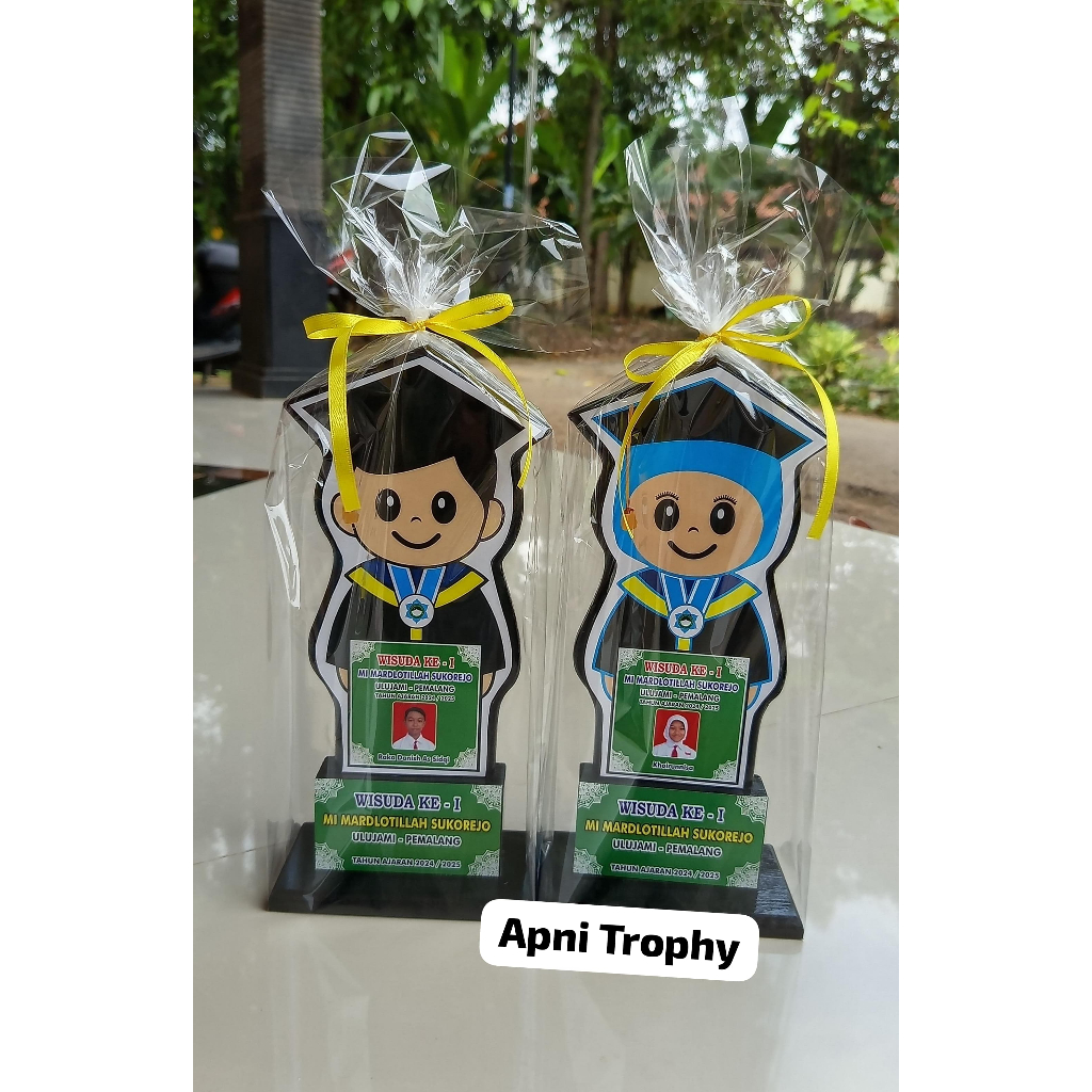 PLAKAT WISUDA ANAK BAHAN KAYU JATI VANDEL KAYU FREE EDIT FOTO STIKER