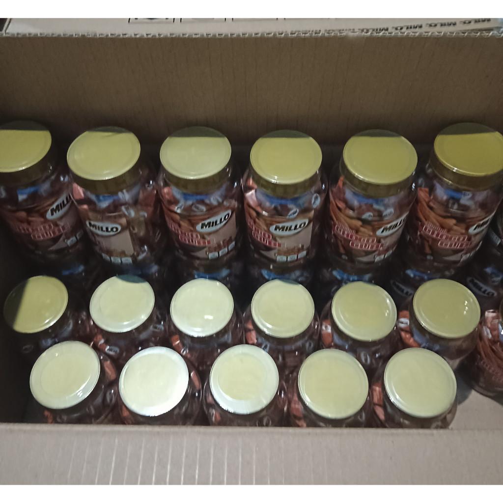 

Millo Cube Lokal Kacang Almond 1 Dus/Karton (Per Dus Isi 42 Toples, Per Toples Isi 50 Cube)