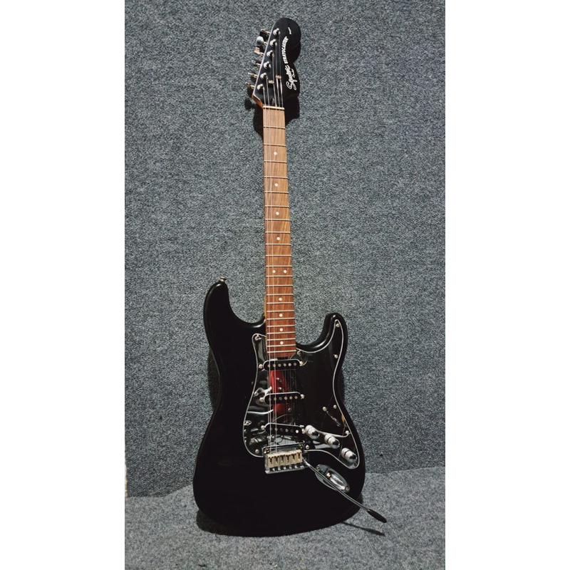 Guitar Squier by Fender stratocaster Standard Original Black Mirror