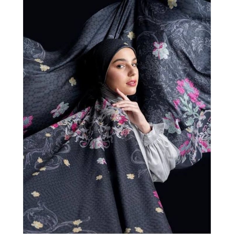 PL royal scarf wearing klamby