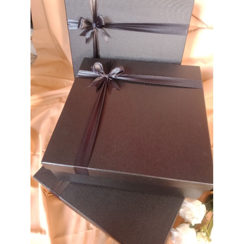 KOTAK KADO ELEGAN FULL HITAM PITA HITAM UK 35CM x 35CM x 10CM GIFT BOX/ULANGTAHUN/PERNIKAHAN/SESERAH