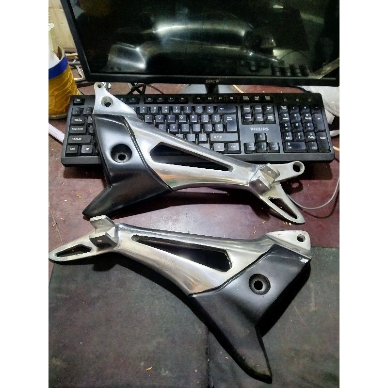 footstep belakang supraX 125 set kanan kiri//step belakang supraX 125