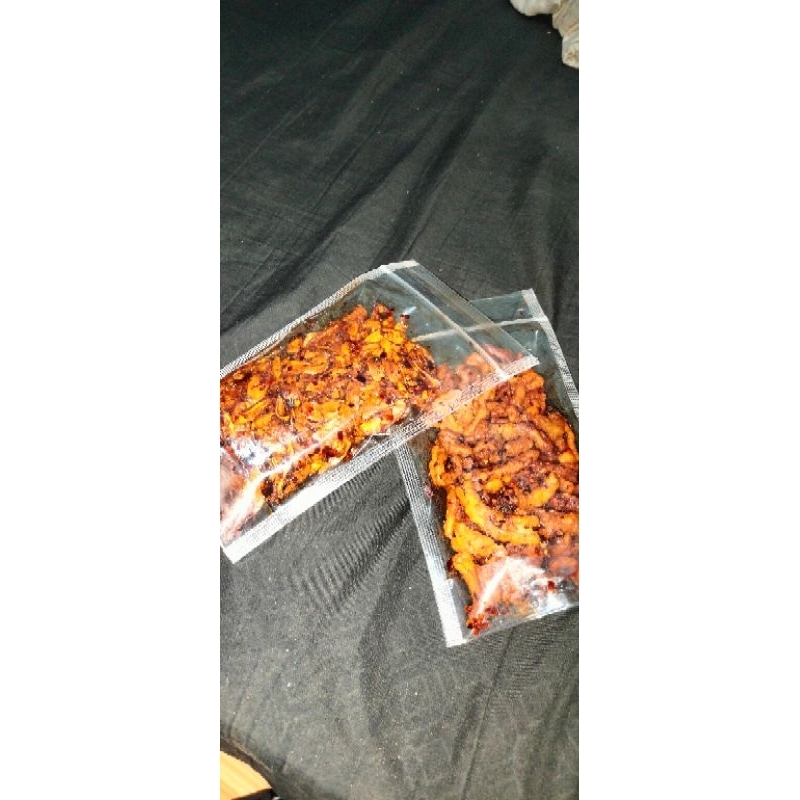 

kripik jengkol pedas manis asli renyah dan gurih bisa di buat untuk makanan ringan dan bisa buat lauk nasi