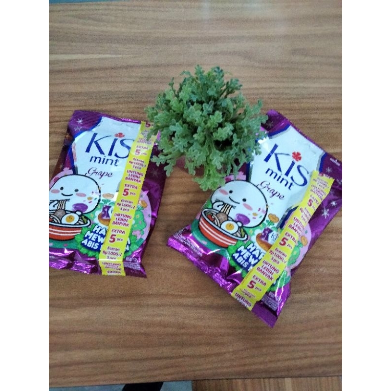 

PERMEN KISS GRAPE 125G