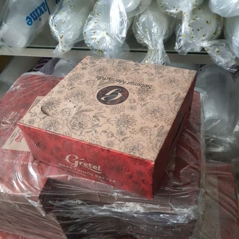 

( 1pak isi 100pcs) Dus Makanan Batik Gretel Brown R10k ukuran 20cmx20cm dus kue atau dus makanan terlaris berkualitas dan elegant
